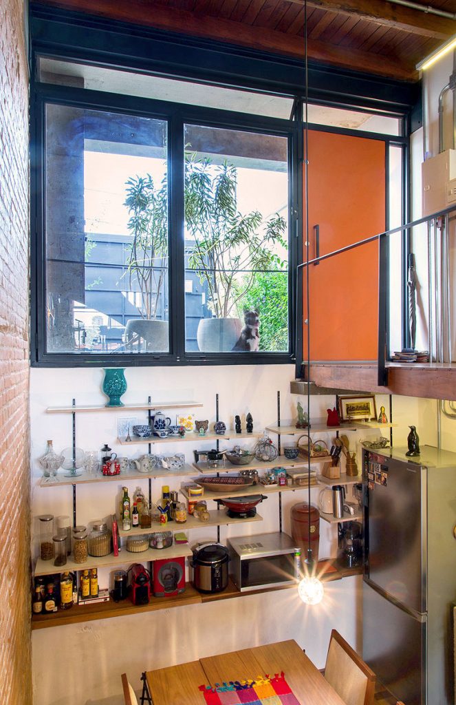 Casa 3.41 | reforma que promove a sensação de acolhimento | ODVO arquitetura | Integração vertical dos ambientes e grande janela