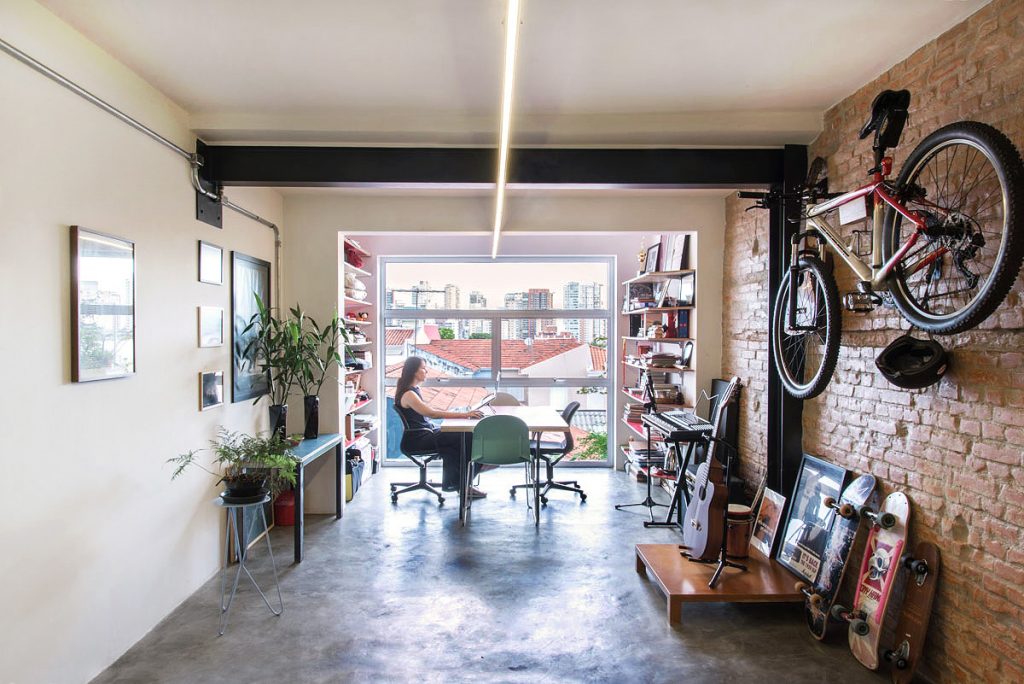 Casa 3.41 | reforma que promove a sensação de acolhimento | ODVO arquitetura | Home office e espaço de música