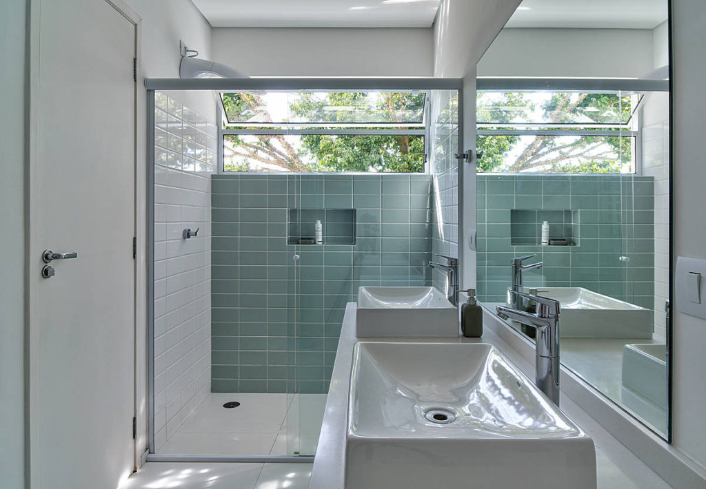 Casa Delfino | reforma de uma casa urbana | ODVO arquitetura | Banheiro da suíte